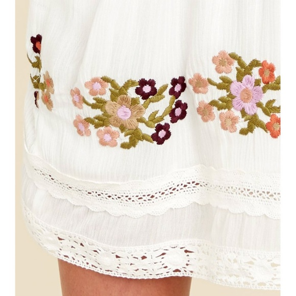 Ivory White Floral Embroidered Crochet Trim Dress - Picture 4 of 8
